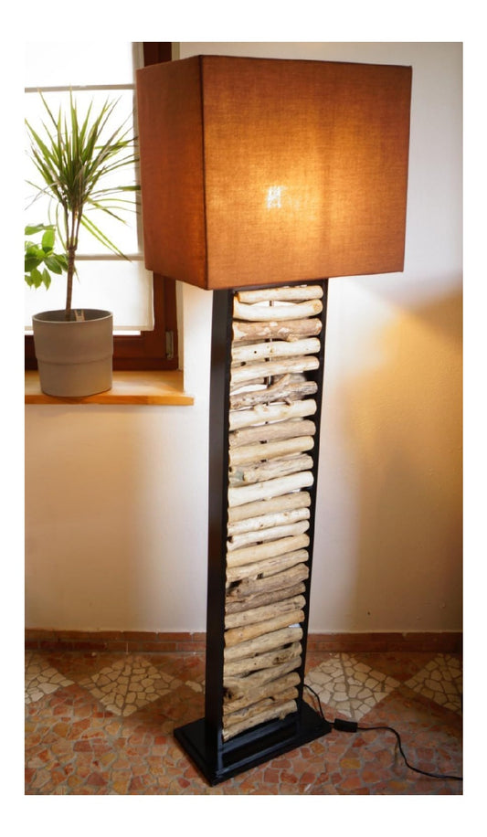Lampada da terra struttura in metallo bianco