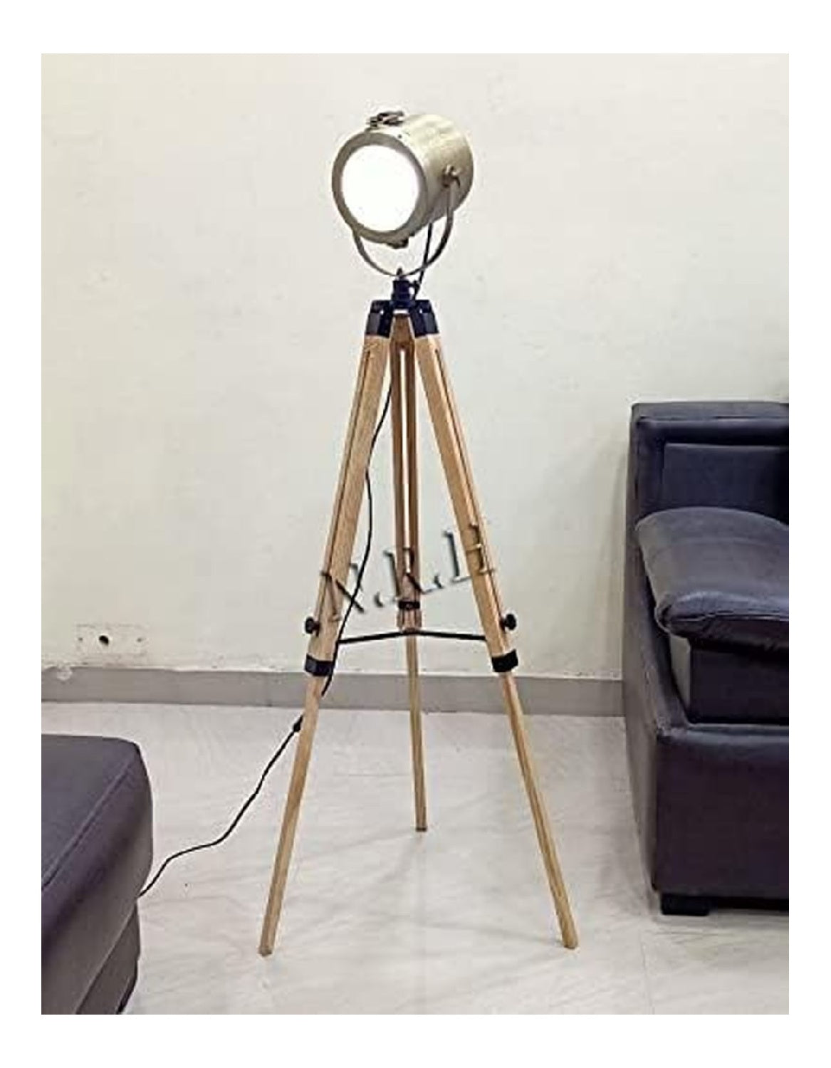 Lampada da terra in alluminio struttura in metallo ottone